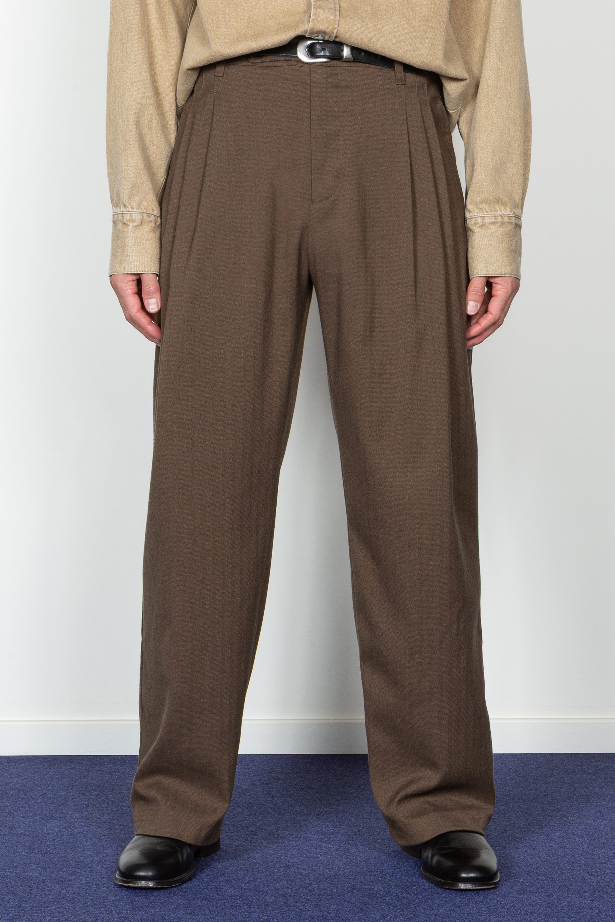 【BROWN】Herringbone side zip wide slacks Triple Pleated Wide Leg Trouser - Brown Herringbone – SHADES OF